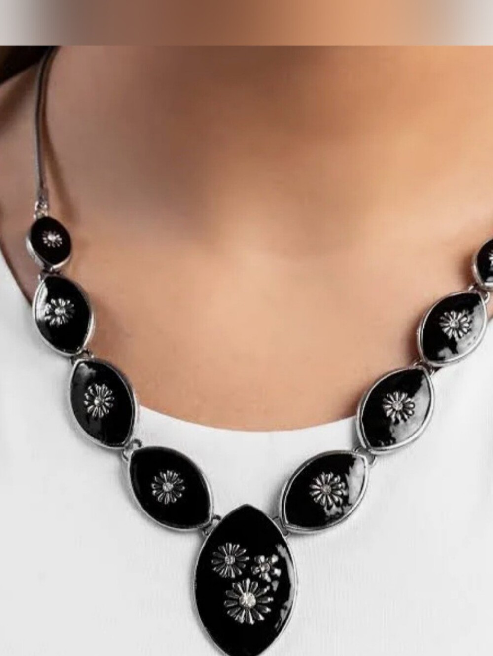 Paparazzi Pressed Flowers Black Necklace NWT